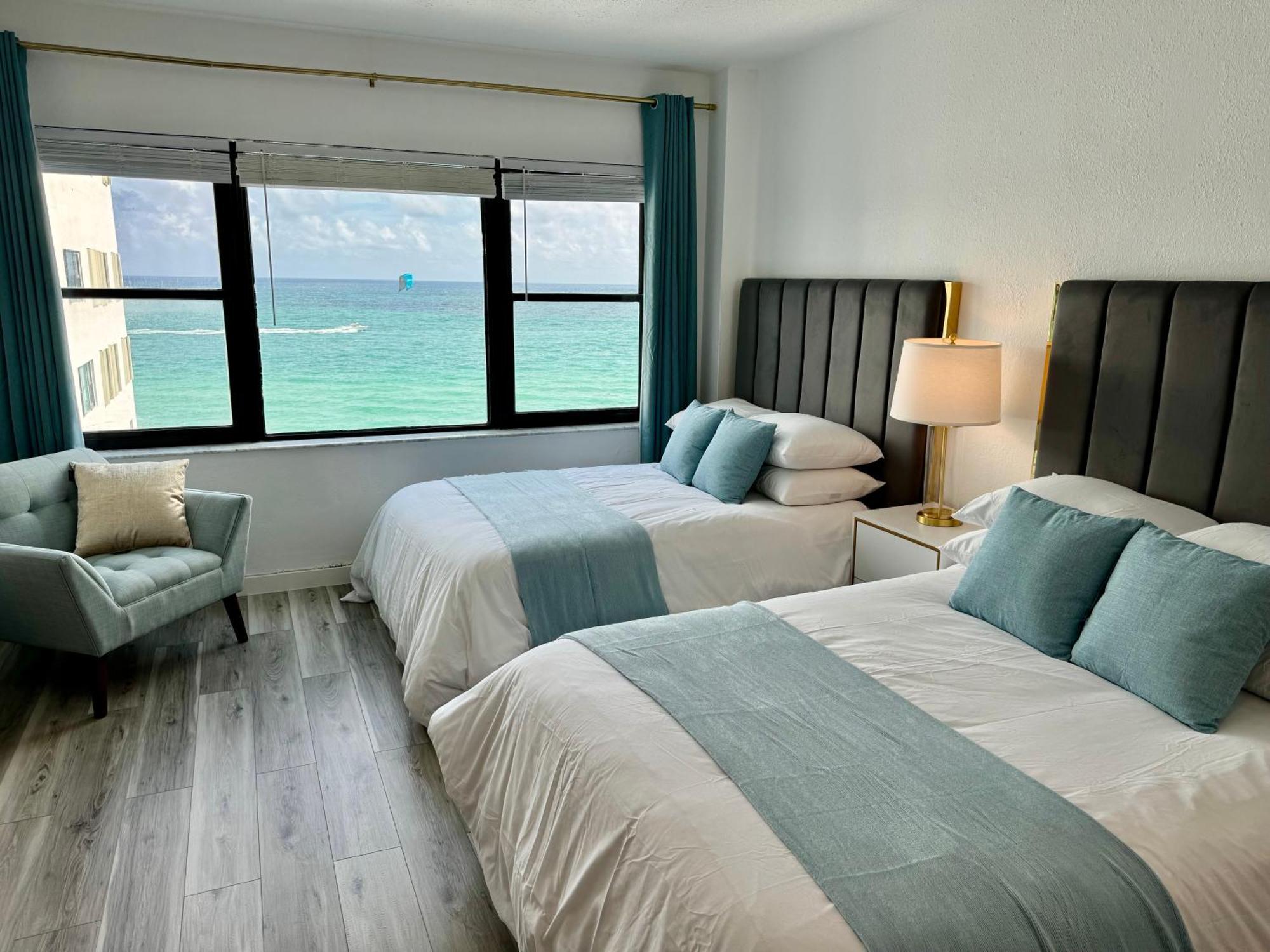 מיאמי ביץ' Directly On The Beach With Pool & Ocean View מראה חיצוני תמונה