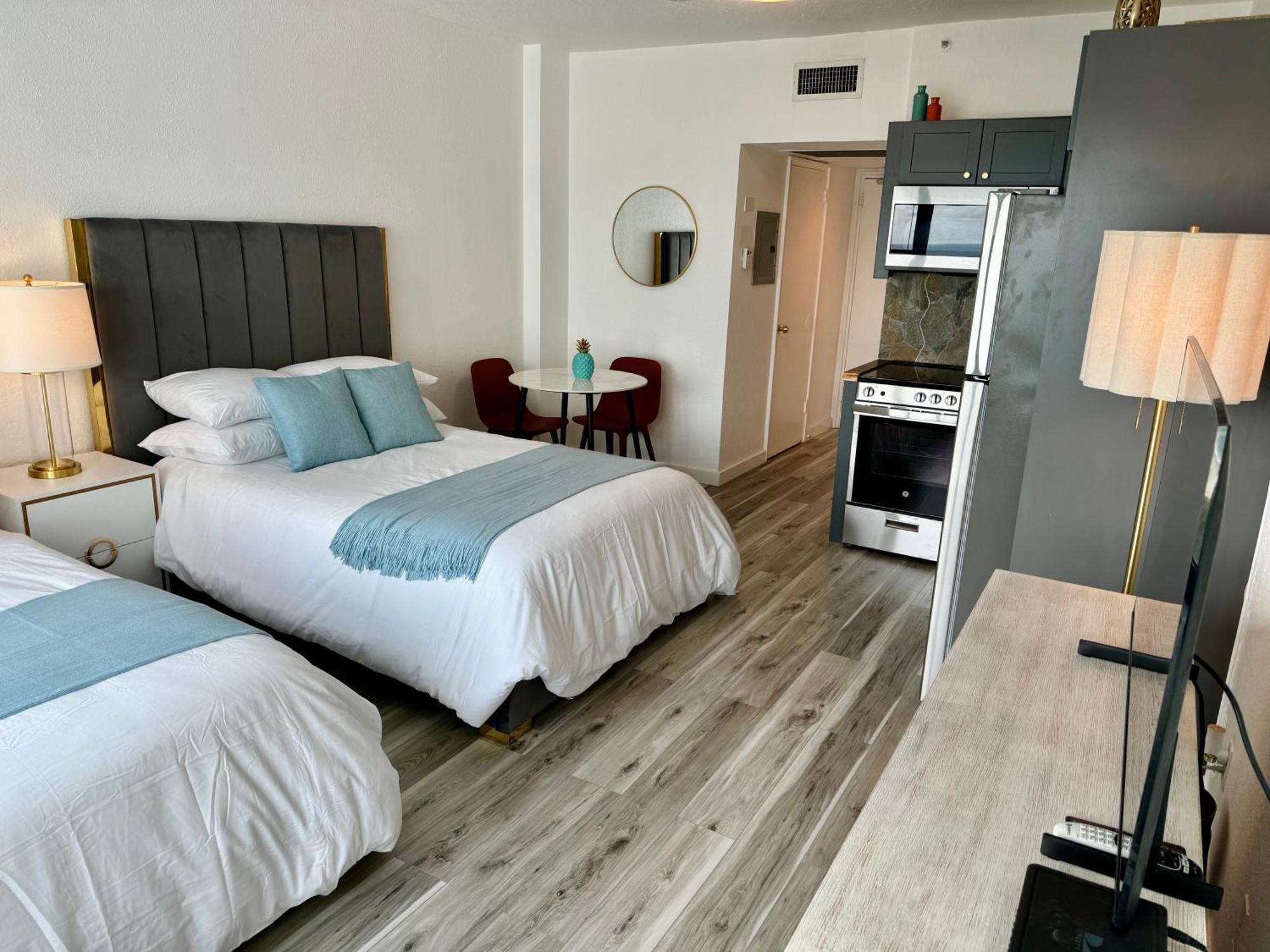 מיאמי ביץ' Directly On The Beach With Pool & Ocean View מראה חיצוני תמונה