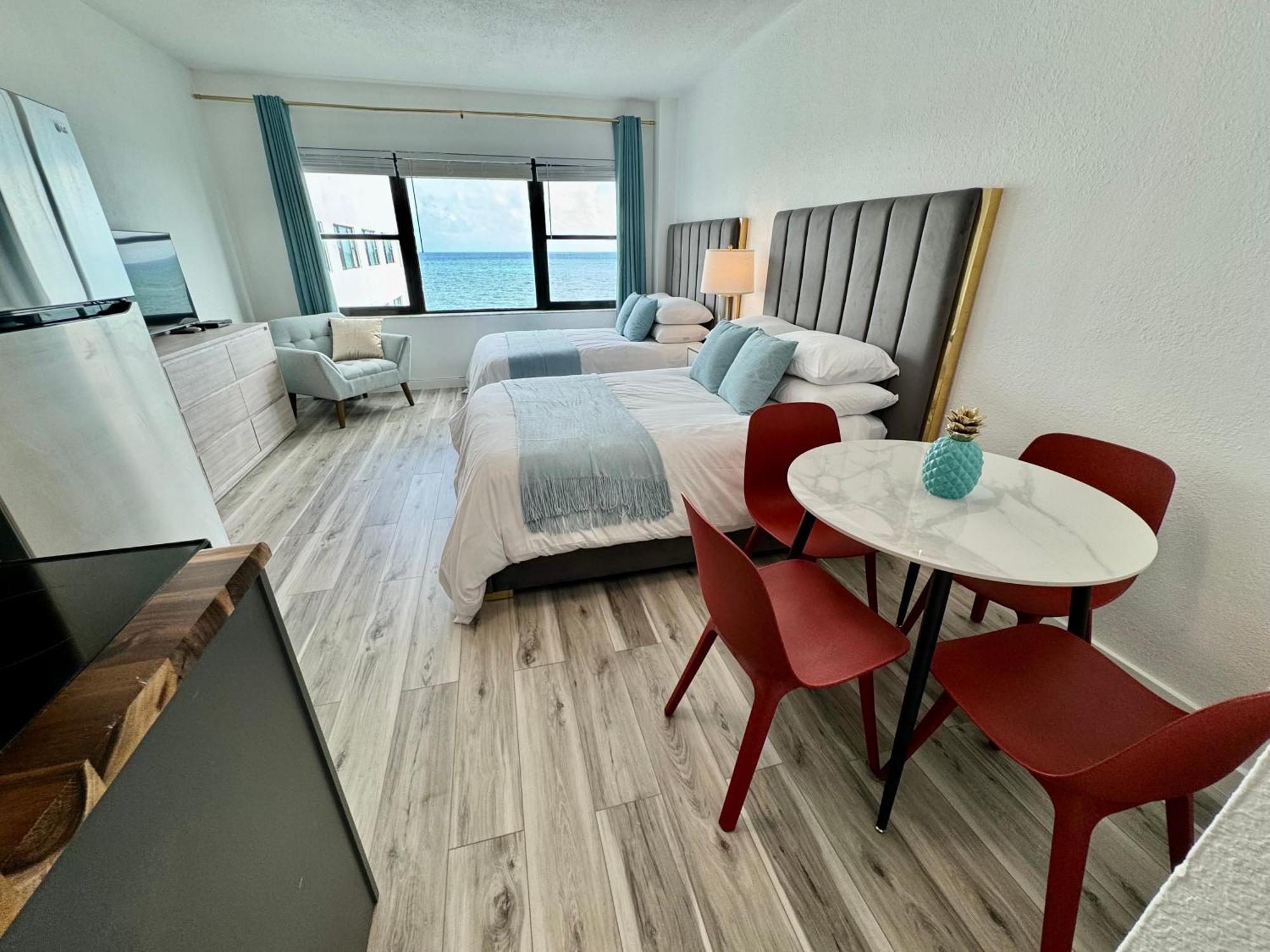 מיאמי ביץ' Directly On The Beach With Pool & Ocean View מראה חיצוני תמונה
