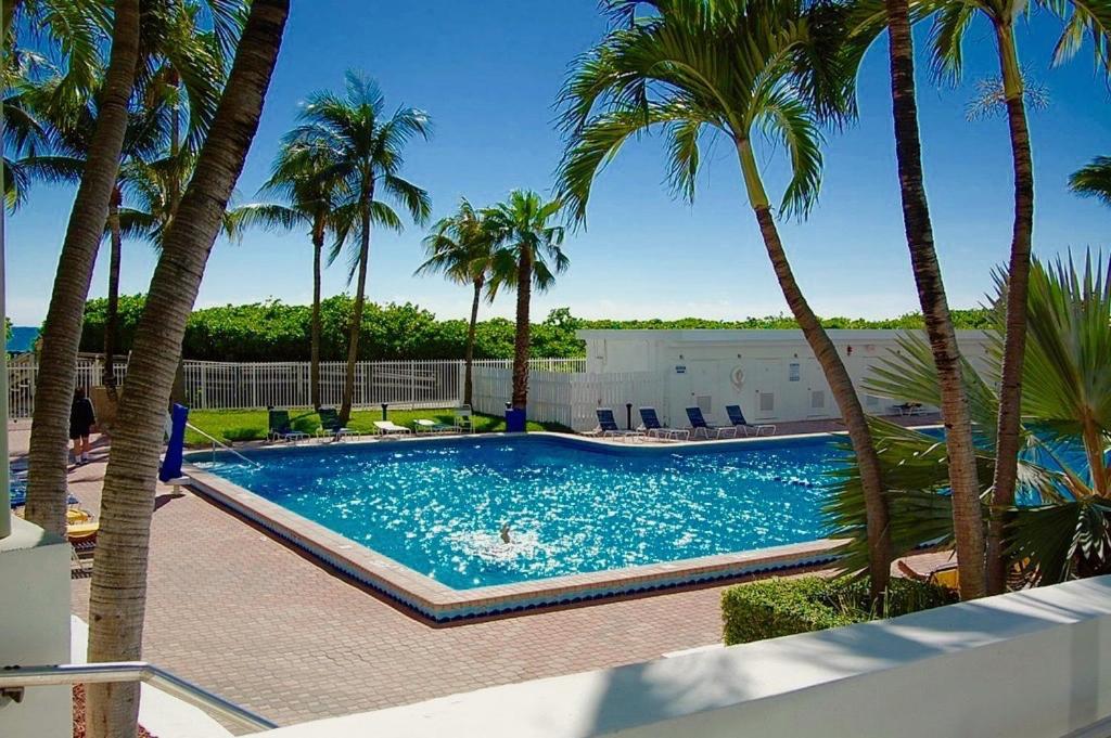 מיאמי ביץ' Directly On The Beach With Pool & Ocean View מראה חיצוני תמונה
