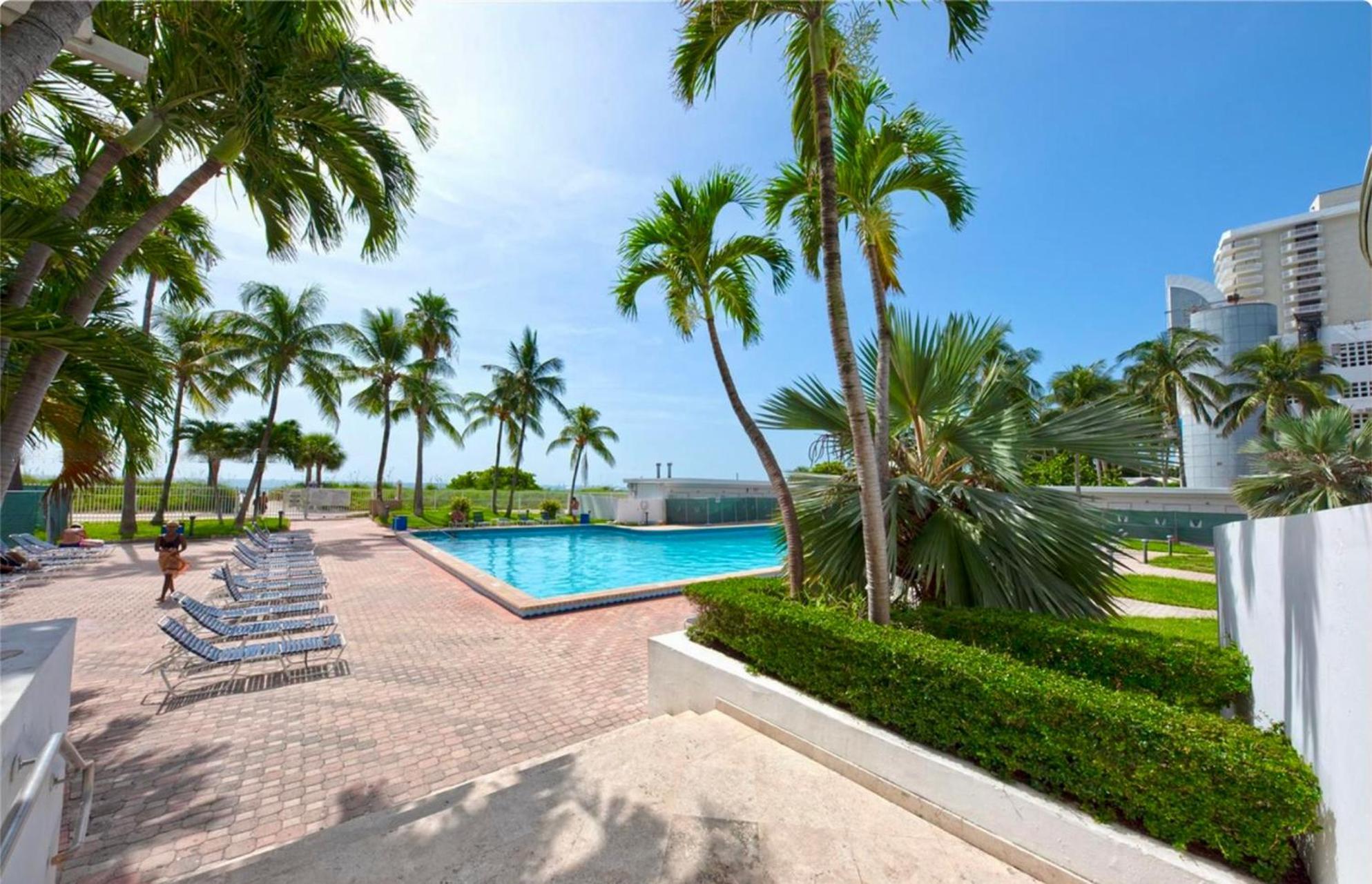 מיאמי ביץ' Directly On The Beach With Pool & Ocean View מראה חיצוני תמונה