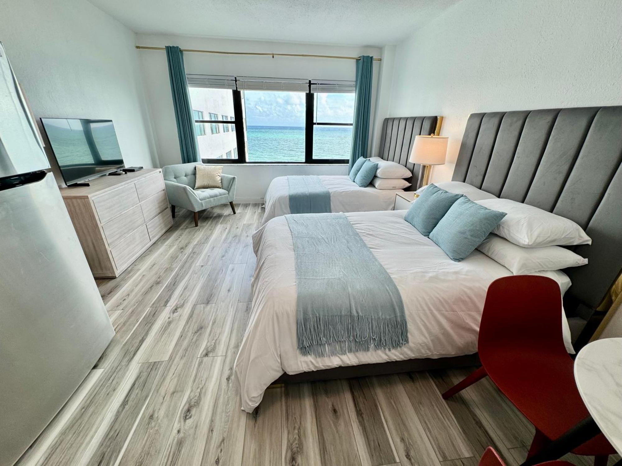 מיאמי ביץ' Directly On The Beach With Pool & Ocean View מראה חיצוני תמונה