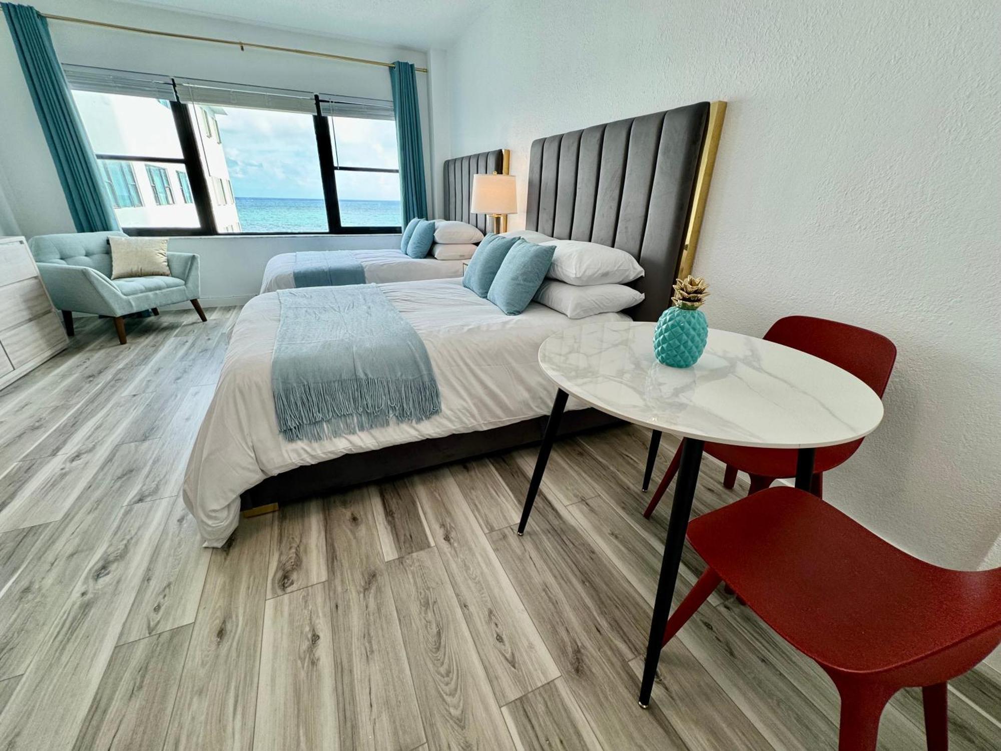 מיאמי ביץ' Directly On The Beach With Pool & Ocean View מראה חיצוני תמונה